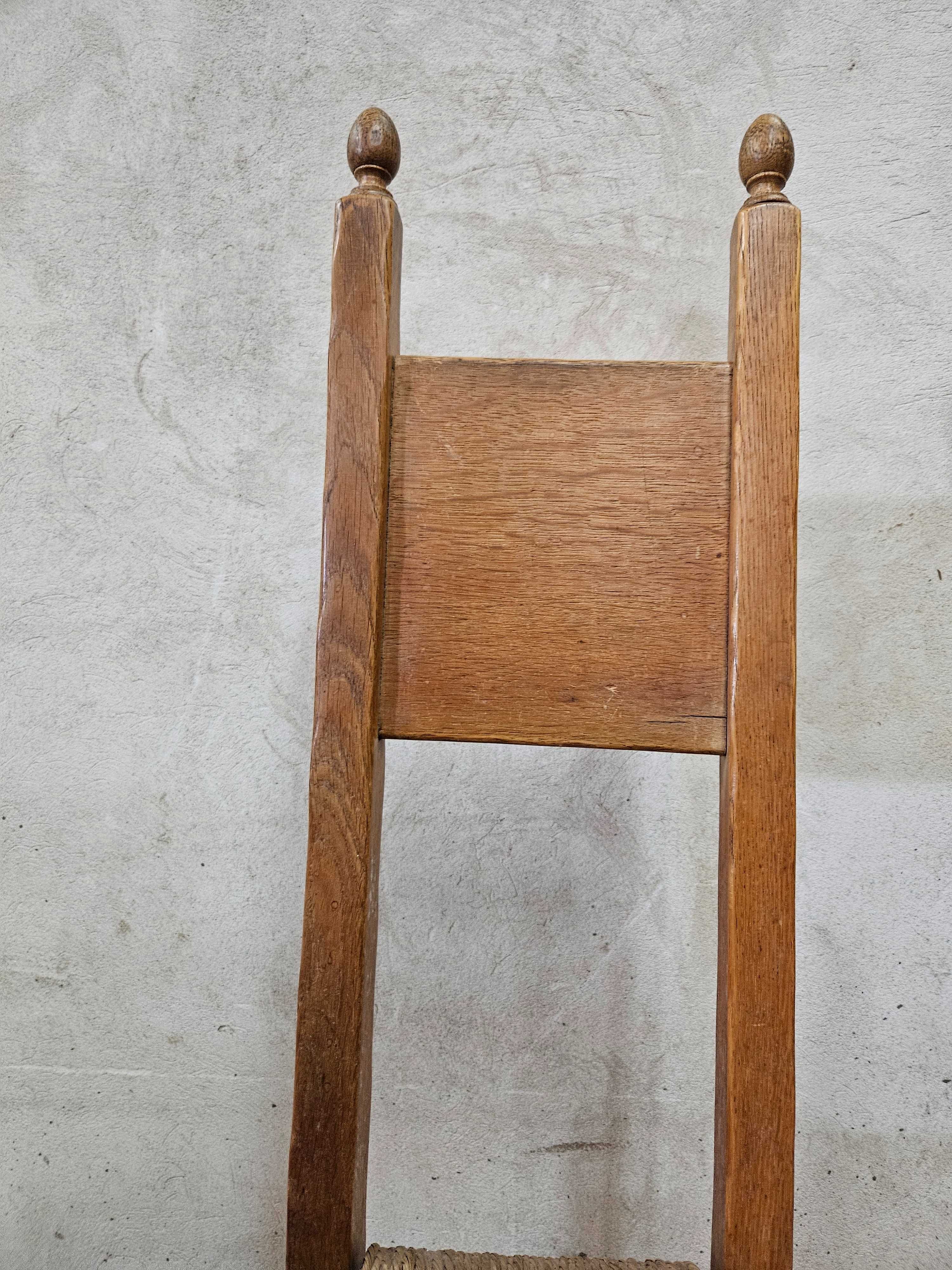 Stare stylowe krzesła drewniane //