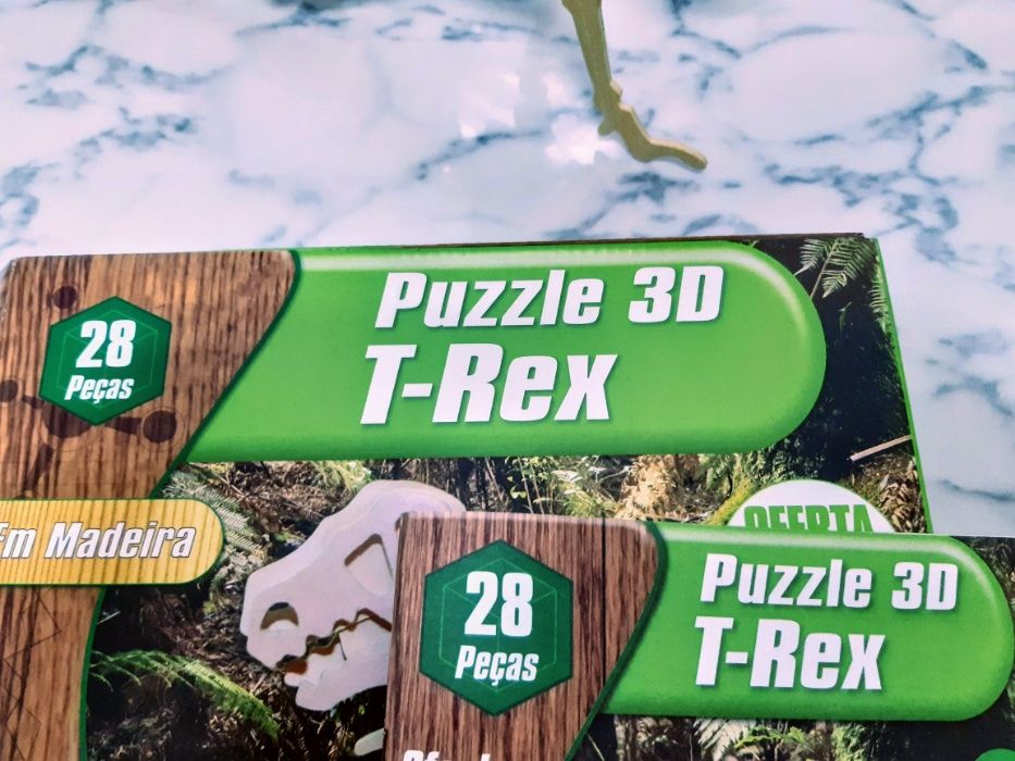 Puzzle 3D, em madeira, do TRex, como novo