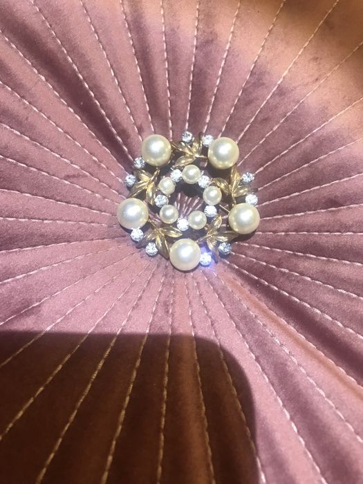 Брошка на подарунок.