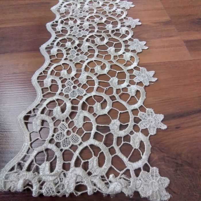 Gipiura ecru szerokość 17cm długość 85cm