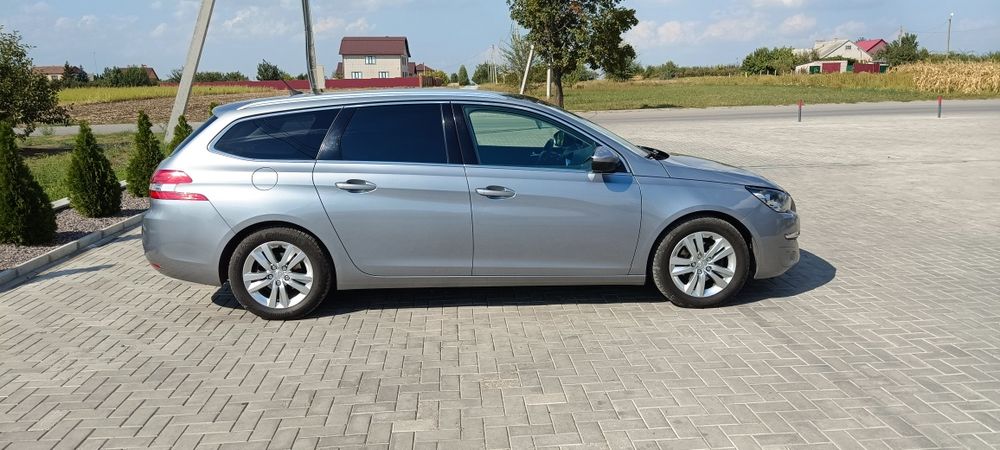 Peugeot 308 2015 року