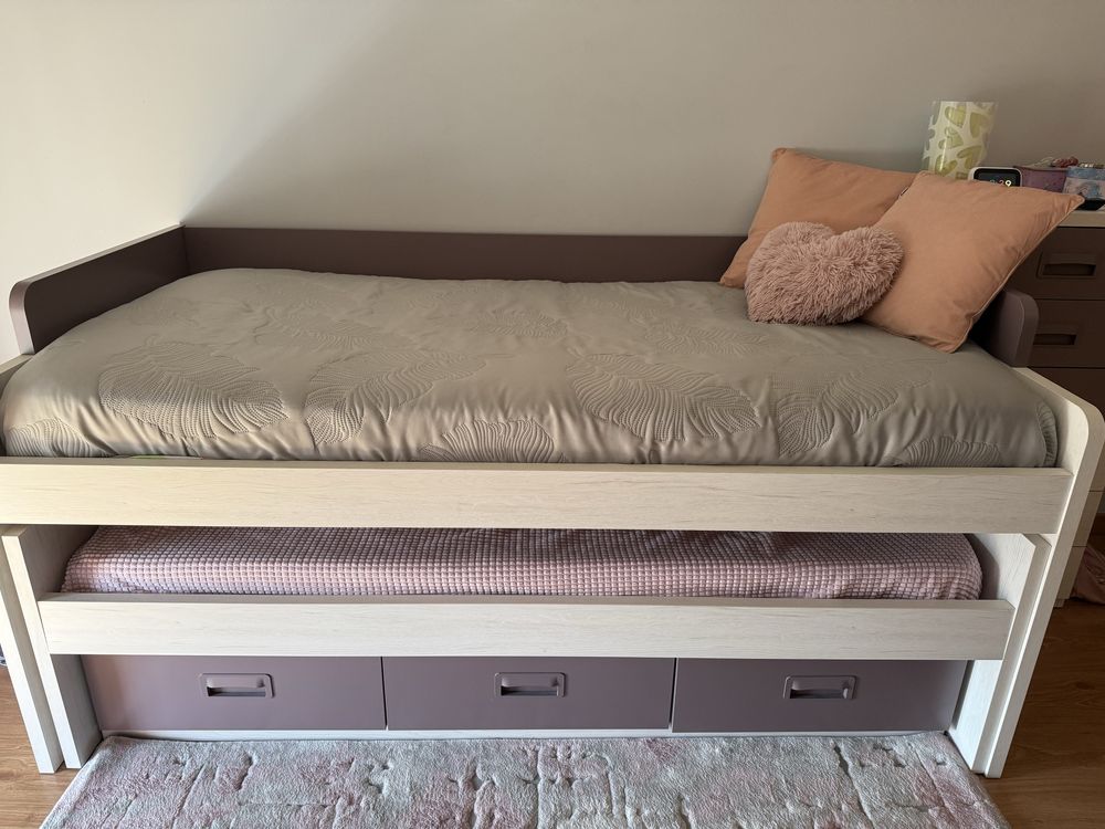 Movel de quarto juvenil, marca Rimobel, excelente estado