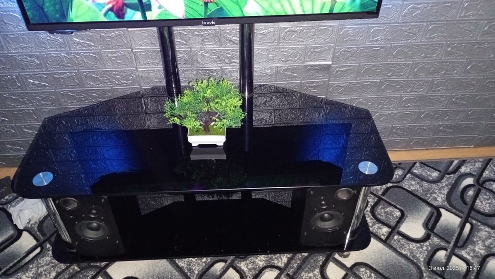 Стеклянная Тумба под телевизор