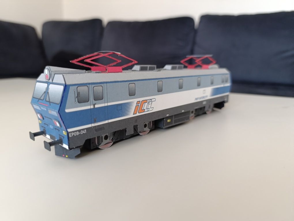 Model kartonowy pociąg autobus lokomotywa duża pasażerska  EP09