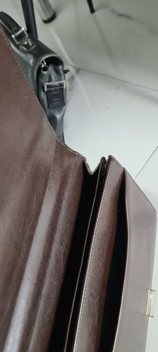 Продам портфели мужские.