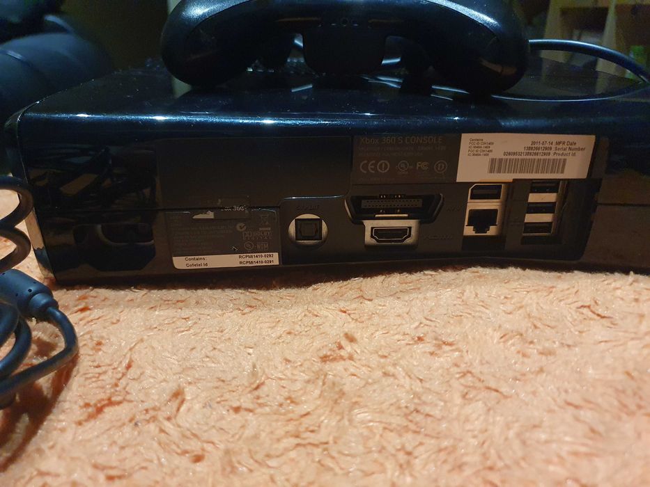 Consola Xbox 360 Slim (Glossy black) 250GB RGH 3 + Comando