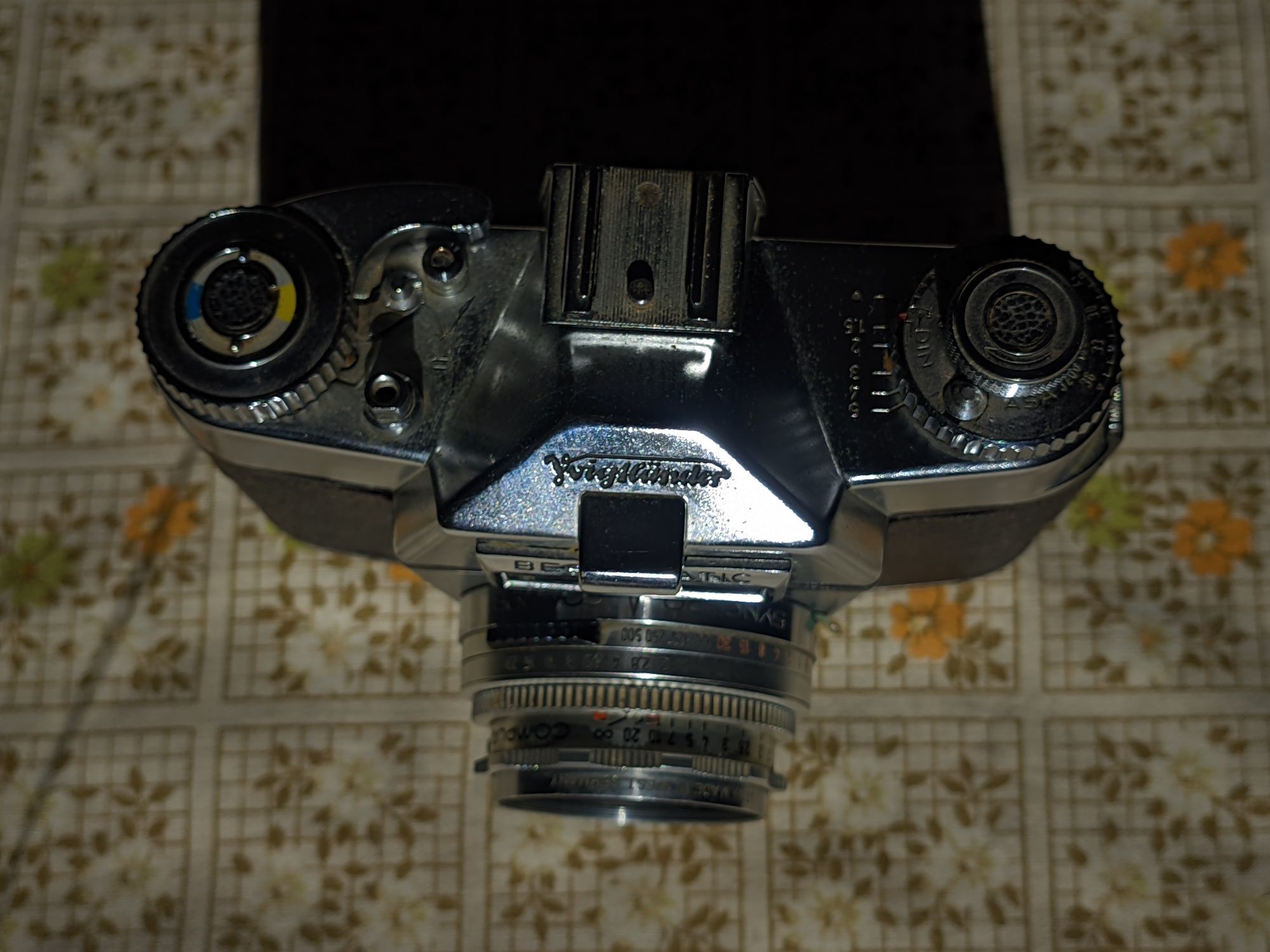 Máquina fotográfica analógica Voigtlander Bessamatic Color-Skopar 2.8