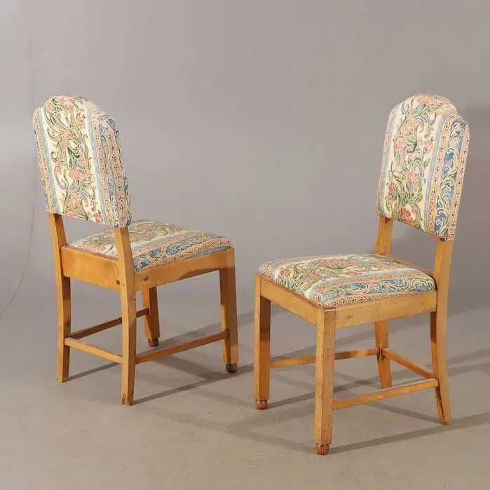 Cztery krzesła komplet