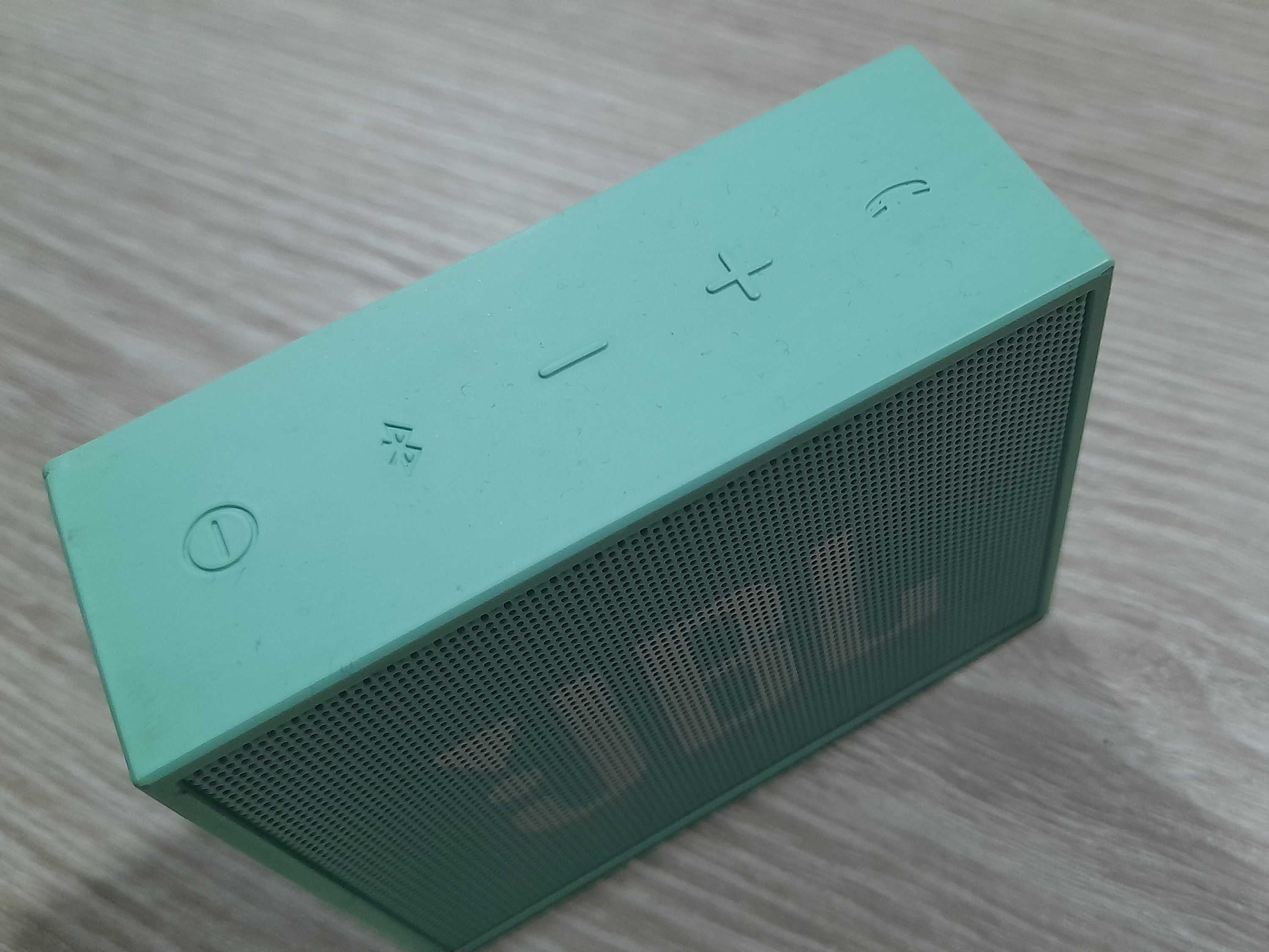 Coluna JBL e carregador