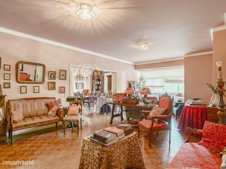 Apartamento T5, em São Domingos de Benfica, Lisboa
