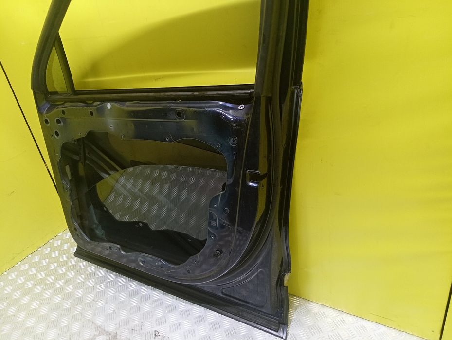 Двері передні праві  7P0831056 Volkswagen Touareg NF Туарег НФ Дверь