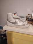 Tênis bota Nike branco e prata
