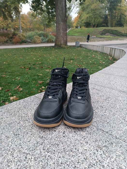 Продам чоловічі високі кросівки відомої фірми Nike по устілки 25.5 см,