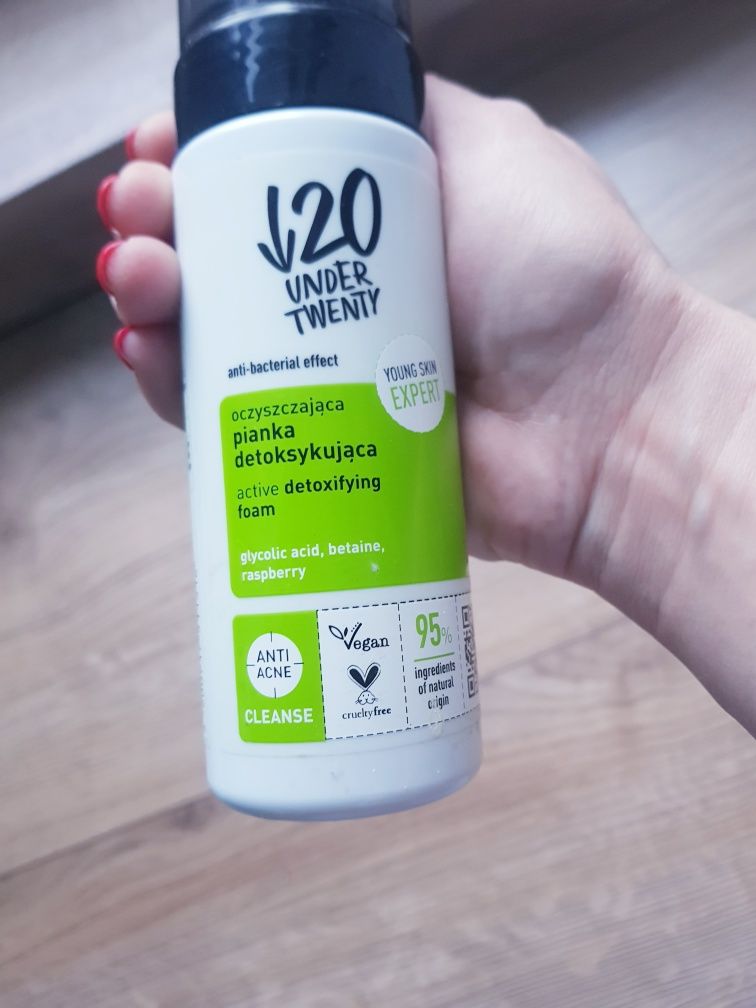 Nowa pianka oczyszczająca do mycia twarzy Under Twenty 150ml