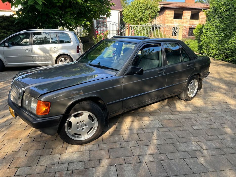 Mercedes-Benz W201 (190) Mercedes-Benz 190 w stanie idealnym.