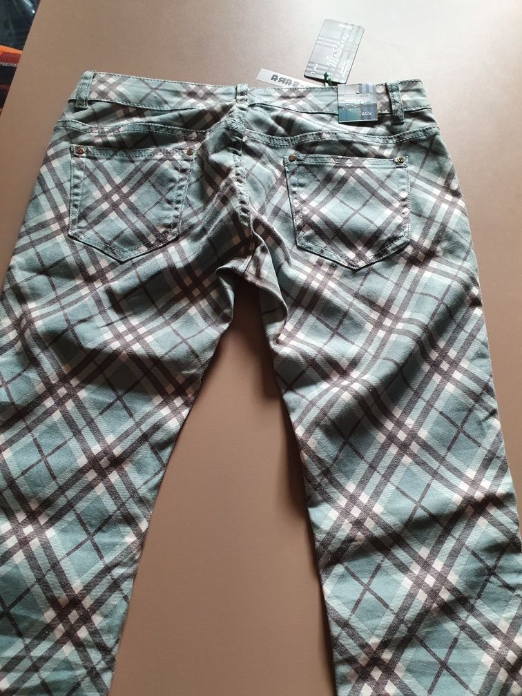 Oryginalne spodnie w kratke