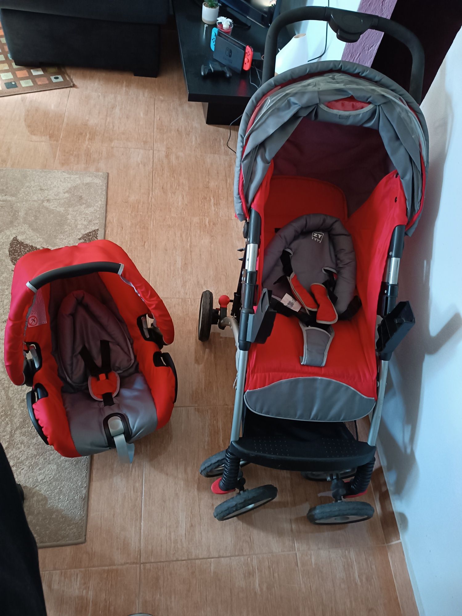 Carrinho de passeio para bebé e cadeira auto