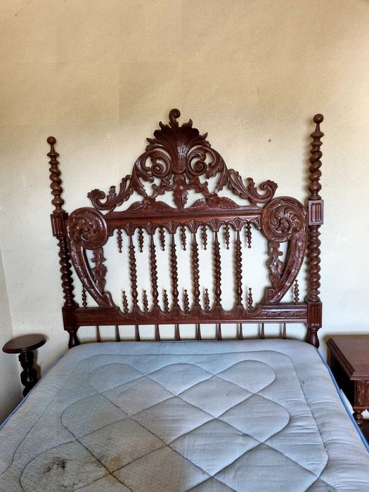 Mobilia antiga de 2 Quartos