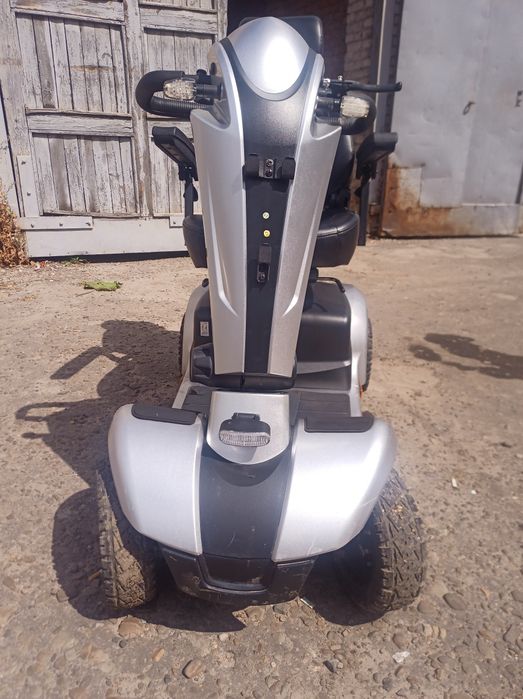 Електро каляска для людей кому тяжко пересуватись