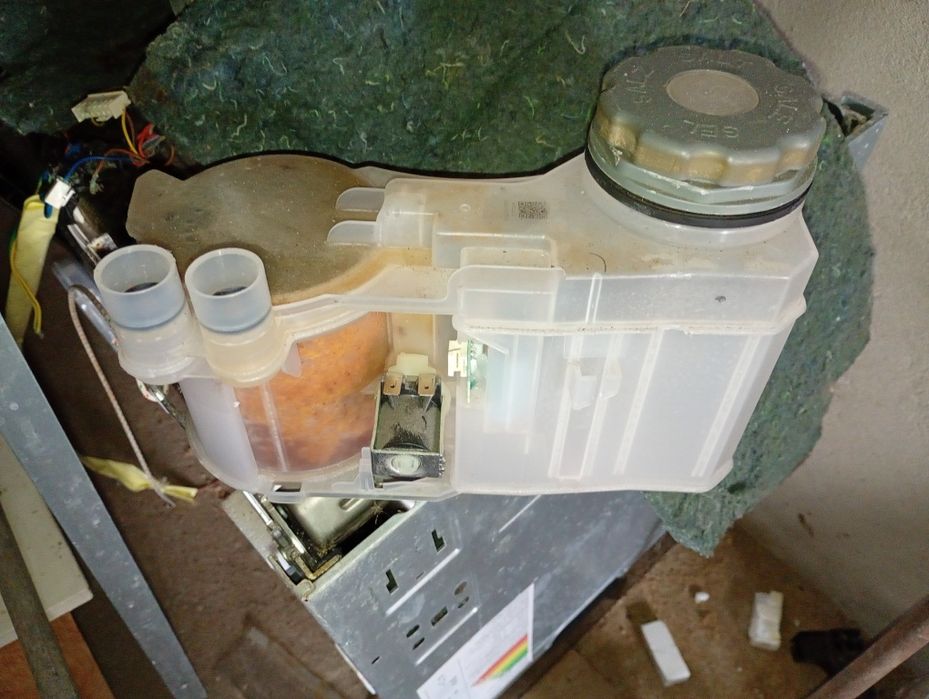 Соляний бак від посудомийки