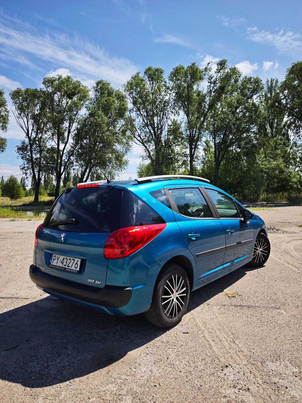 Sprzedam Peugeota 207 SW z silnikiem 1.4 16V Vti benzyna.