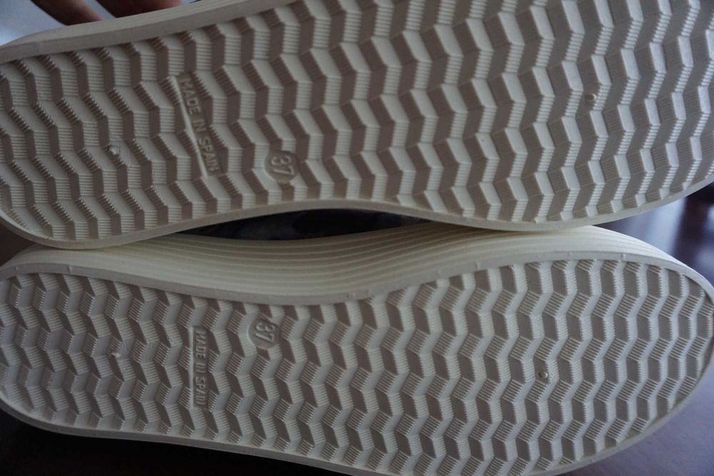 Sapatilhas Mustang novas com etiqueta