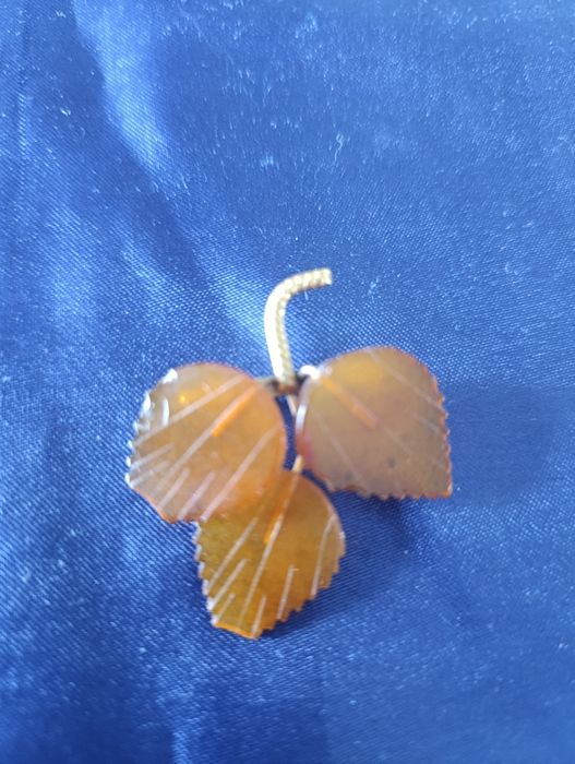 Брошь бурштин КЯК янтарь