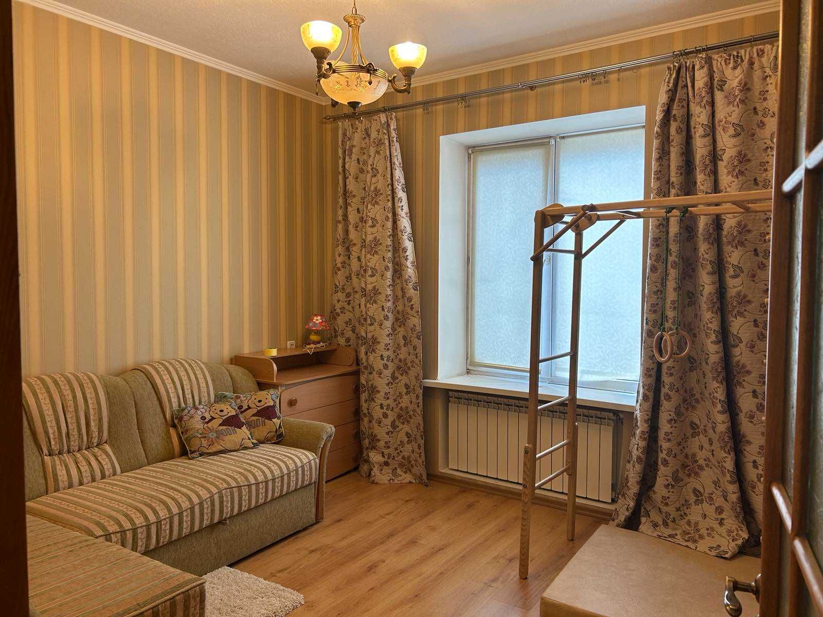 Продам 3-х комнатную квартиру - бельэтаж - Космическая -90 м.кв!