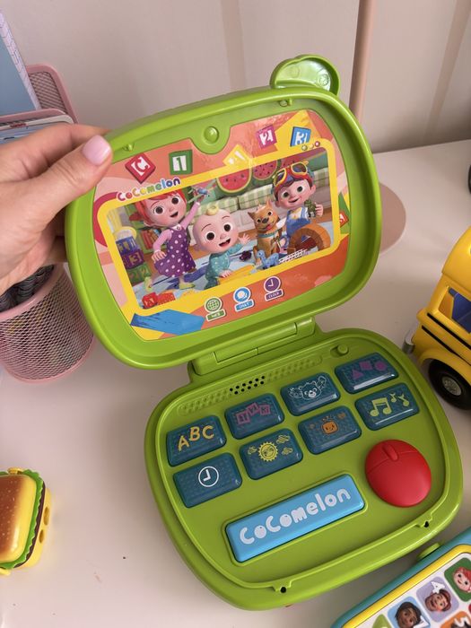 Cocomelon автобус, ноутбук, телефон