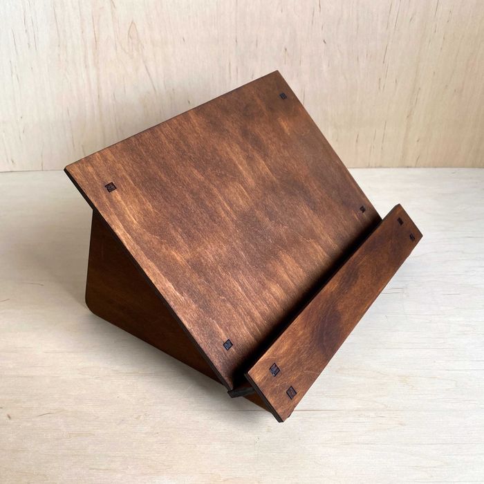 Підставка для планшета настільна дерев'яна універсальна. Виготовлення