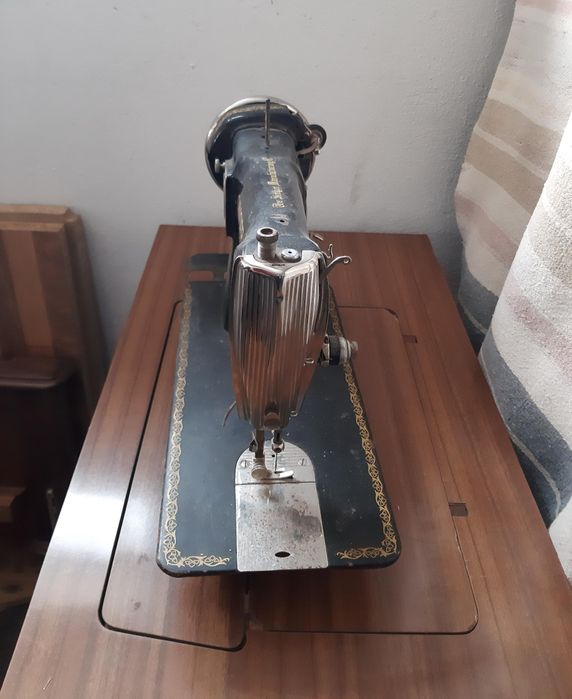 Máquina costura Singer Com mesa antiga