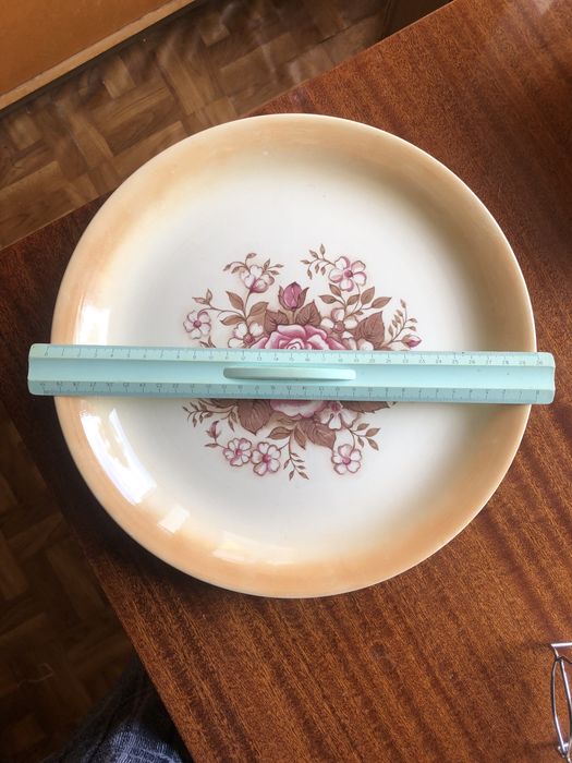 Чашки и блюдца, блюдо большое, пиалы в ассортименте