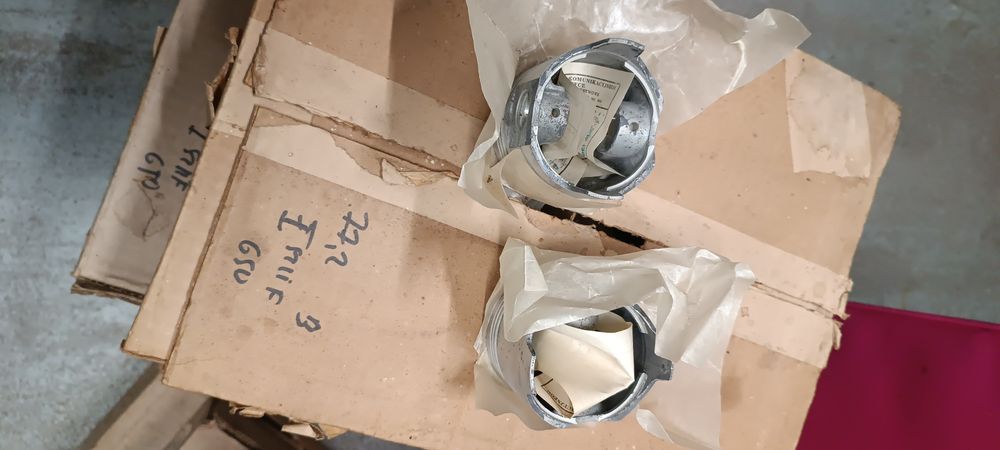 Fiat 126p oryginalne tłoki 650 pierwszy szlif 2 sztuki  WSK Gorczyce