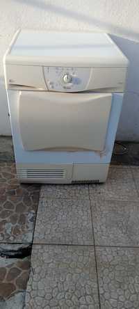 Máquina de secar roupa