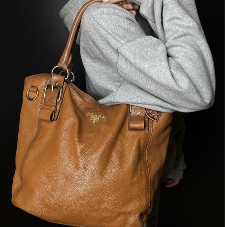 Женская кожаная сумка Prada оригинал