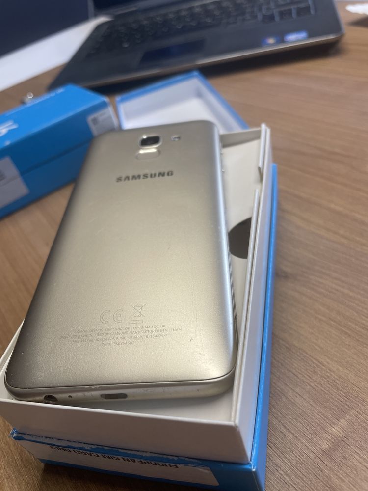 Samsung J6 32gb jak nowy, bez oznak uzytkowania.