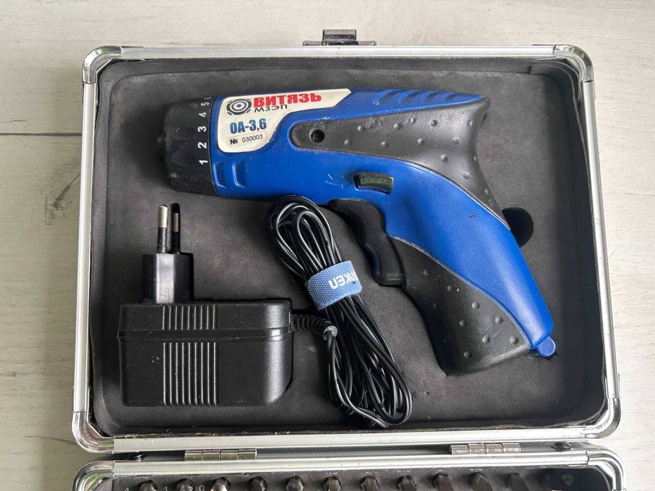 Акумуляторна викрутка + кейс + набір біт 100in1 акумуляторная отвертка