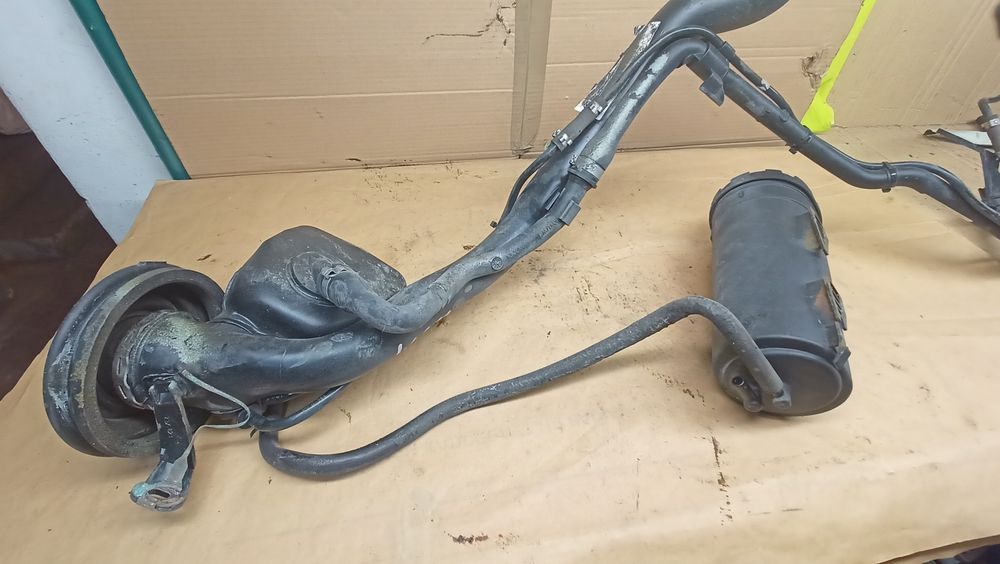 Mercedes W 211 sedan kompletny wlew do paliwa