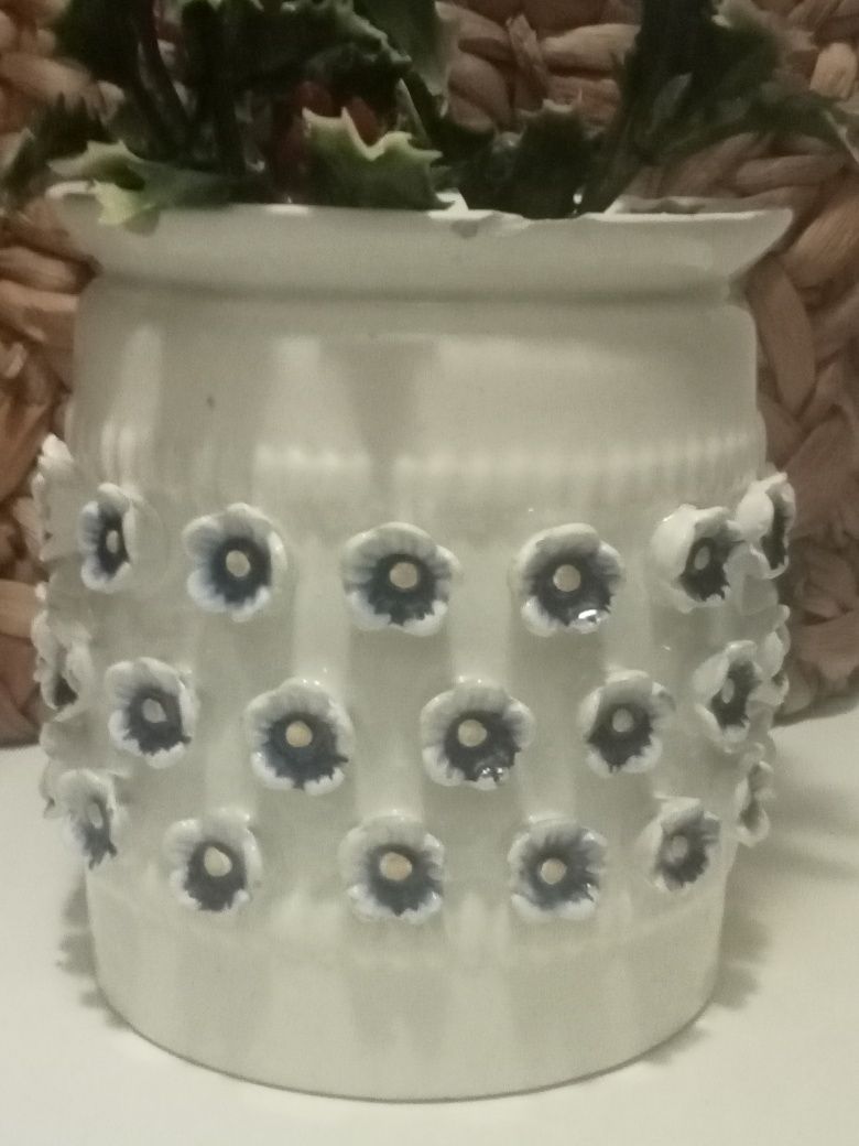 Belo e pouco comum pote de faiança de Alcobaça