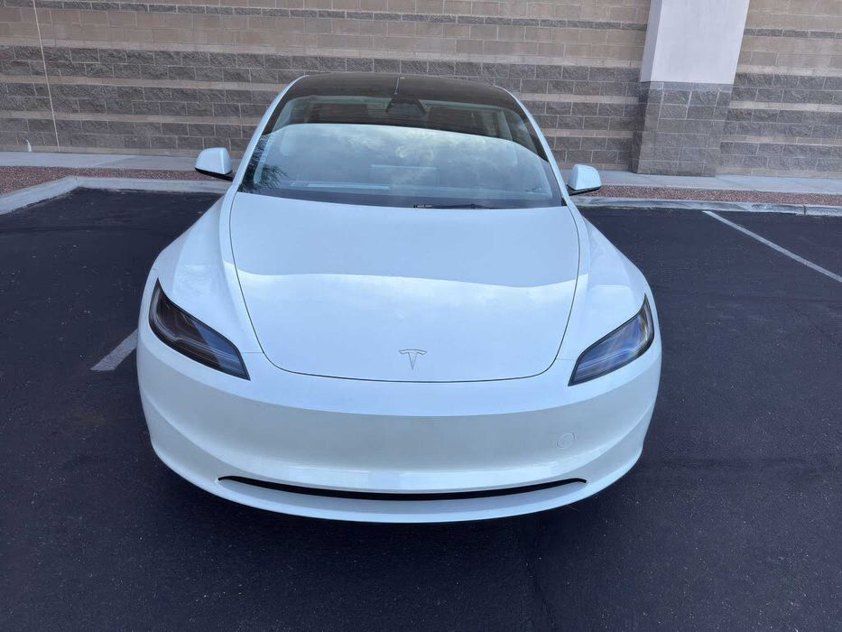 Tesla Model 3      2024