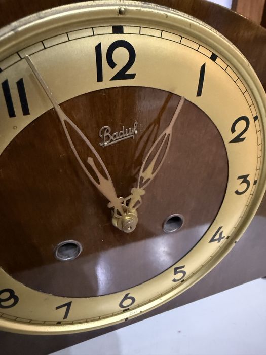 Stary zegar kominkowy