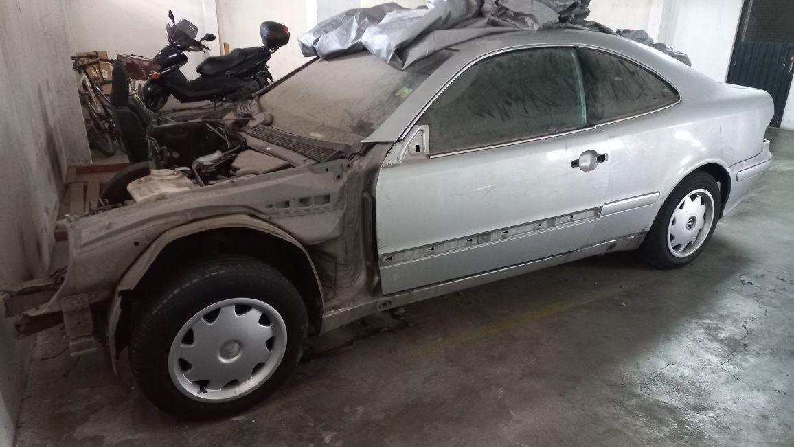 Mercedes-Benz CLK 320 W208 Para peças