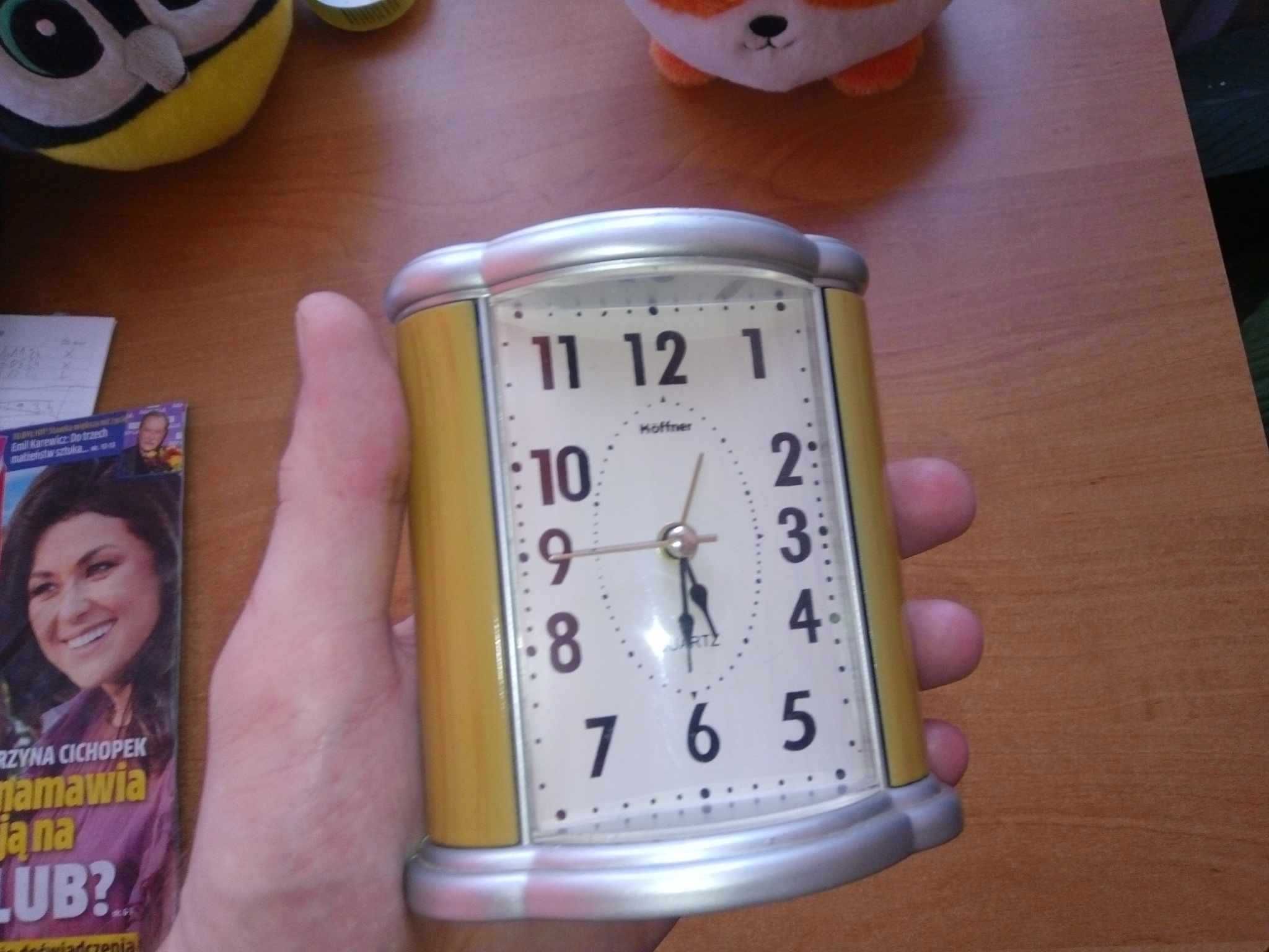 Zegarek budzik analogowy z alarmem podświetlenie Hoffner brązowy 12cm