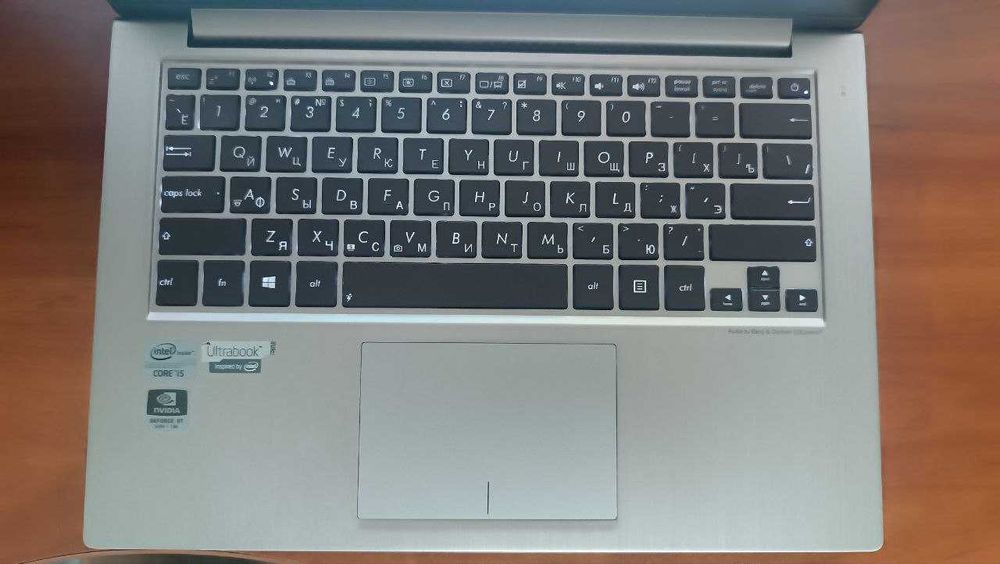 Asus ZenBook UX32V  Core i5-3317U\10GB\480GB\NVIDIA GeForce GT620M 1GB