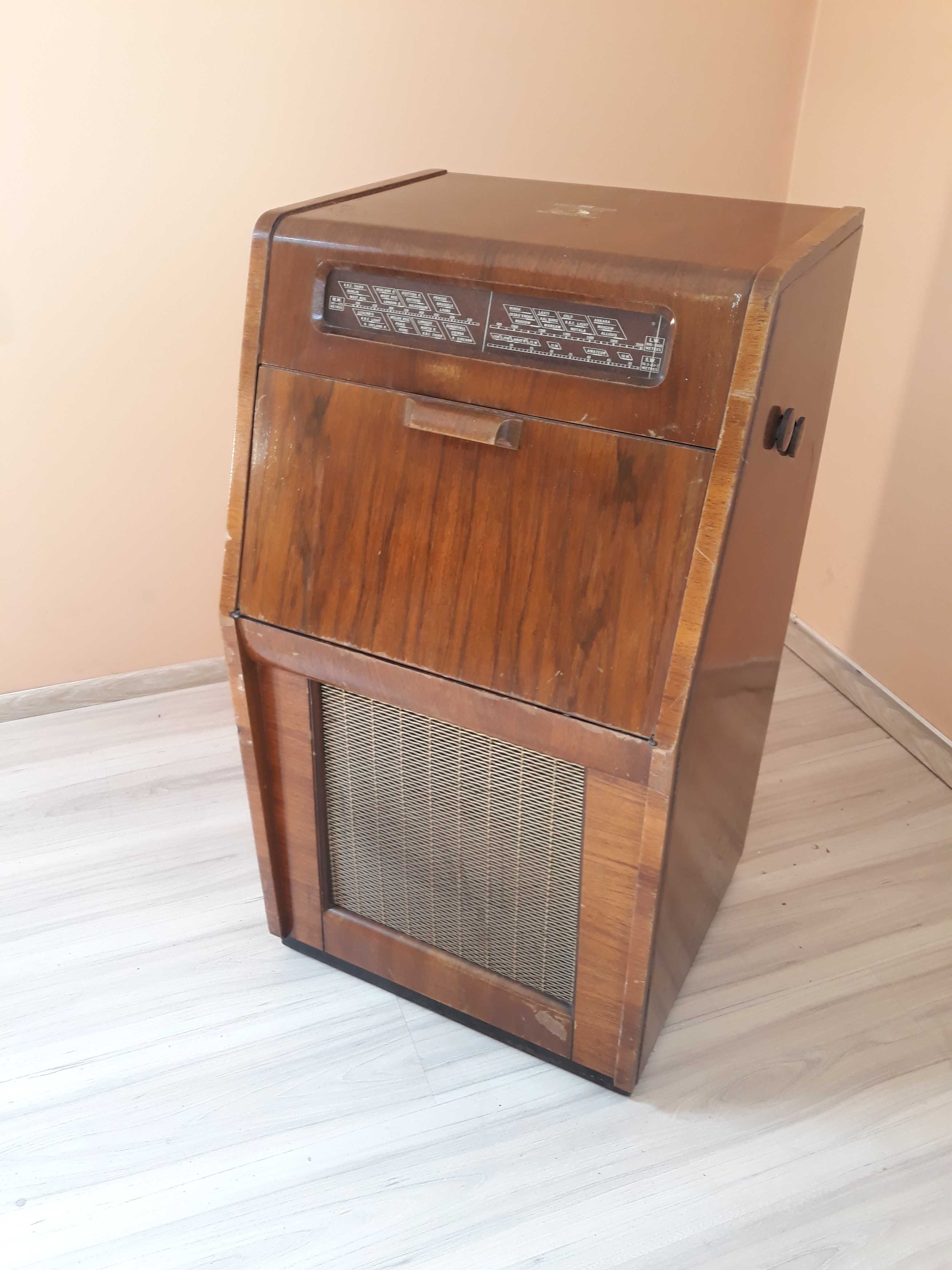 Radiola Radiogram HMV  z 1951  radio z gramofonem