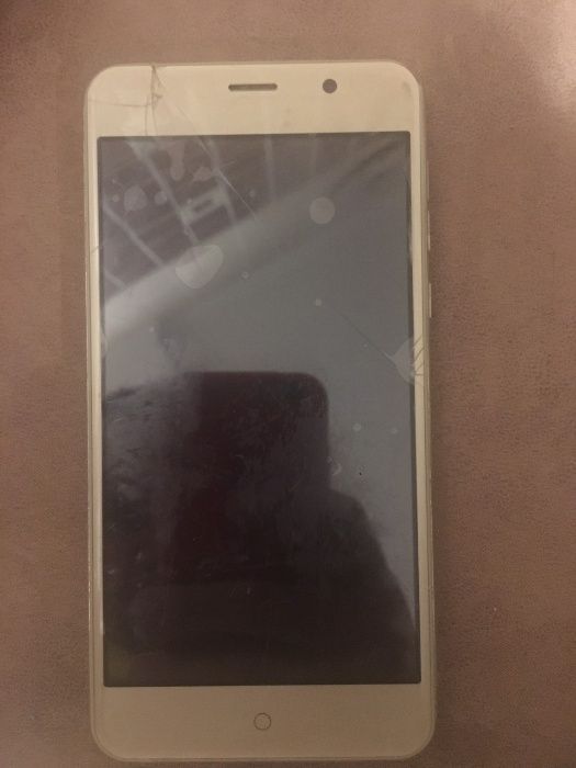 Телефони на запчастини