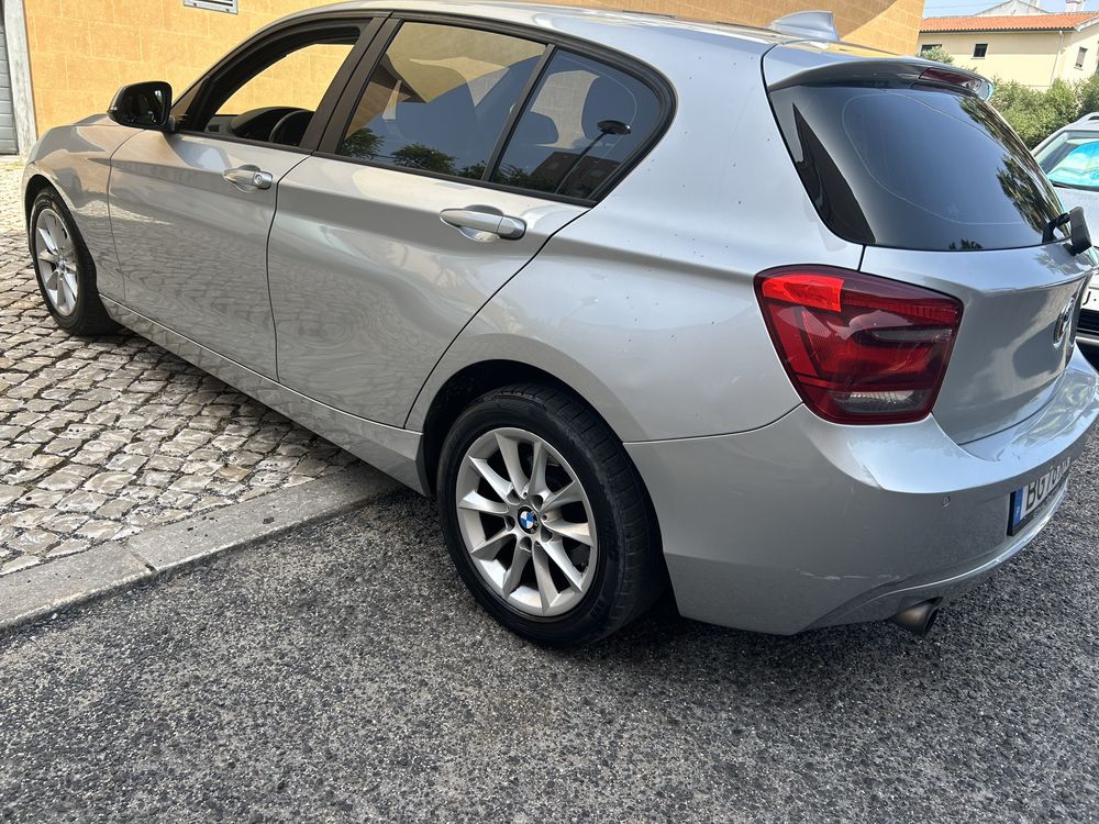 Vende-se BMW 118i - Automático