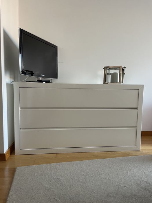 Móvel de quarto lacado branco