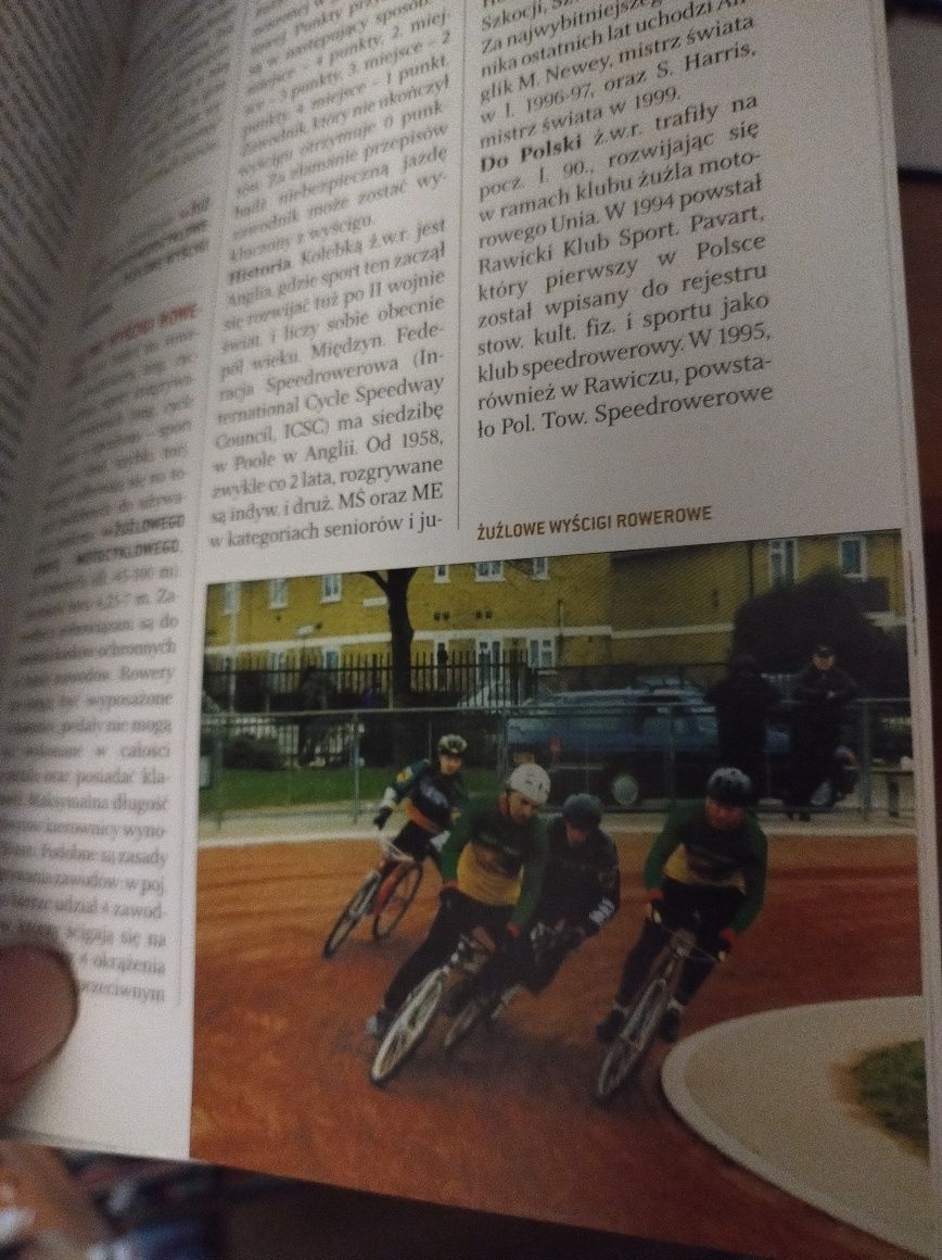 Encyklopedia sportów świata - komplet 16 tomów + 16 gier na 16 CD
