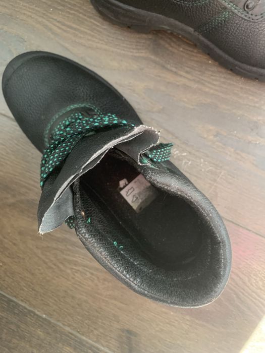 Buty z metalowym noskiem